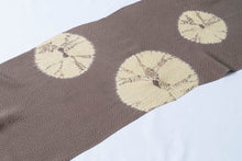 画像をギャラリービューアに読み込む, 丸模様 帯揚げ 正絹 絞り 縮緬 茶色 衿秀 高級 和服 着物 しゃれ袋 名古屋帯 おしゃれ カジュアル 袷 単衣 パーティー 付下げ お茶会 色無地 小紋 紬 木綿 着付け小物 帯あげ 和装小物