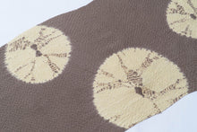 画像をギャラリービューアに読み込む, 丸模様 帯揚げ 正絹 絞り 縮緬 茶色 衿秀 高級 和服 着物 しゃれ袋 名古屋帯 おしゃれ カジュアル 袷 単衣 パーティー 付下げ お茶会 色無地 小紋 紬 木綿 着付け小物 帯あげ 和装小物