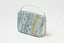 画像をギャラリービューアに読み込む, 帯地 バッグ 花柄 和装 洋装 着物 バッグ ブルー 衿秀 がま口バック 和服 普段用 和装用 トートバック 和装用 和服 着物初心者 お出掛け 茶席 お茶会 鞄 着物に合わせるバッグ 和装用バック カジュアル きもの用バック 着物用バック 小紋 付下げ 無地 小紋 紬