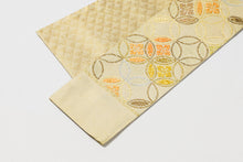 画像をギャラリービューアに読み込む, 半幅帯 正絹 七宝模様 唐織 金 ゴールド ベージュ 西陣織物 京都 博多帯 博多織 日本製 帯 細帯 着物 フォーマル カジュアル 単衣 小紋 和服 和装 和装小物 着付け 小物 お洒落 女性用 レディース きもの 着物 高級 訪問着 付下げ 小紋 無地