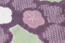 画像をギャラリービューアに読み込む, 梅 帯揚げ 正絹 絞り 春 梅柄 若草色 紫 衿秀 高級 和服 着物 しゃれ袋 名古屋帯 おしゃれ カジュアル 袷 単衣 お茶会 付下げ 色無地 小紋 紬 木綿 着付け小物 帯あげ 和装小物