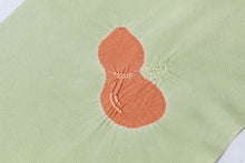 画像をギャラリービューアに読み込む, ひょうたんなまず 帯揚げ 正絹 縮緬 絞り なまず模様 若草色 衿秀 高級 和服 着物 しゃれ袋 名古屋帯 おしゃれ カジュアル 袷 単衣 お茶会 付下げ 色無地 小紋 紬 木綿 着付け小物 帯あげ 和装小物