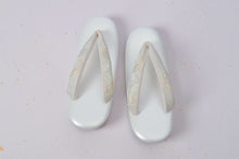 画像をギャラリービューアに読み込む, 七宝刺繍入り 鼻緒草履 衿秀 礼装用 白 着物 和服 和装 留袖 黒留袖 フォーマル 女性 レディース 鼻緒付き 入学式 卒業式 結婚式 色留袖 訪問着 七五三 単品 和装小物 女性 足に優しい ぞうり 着物用 草履 鼻緒 お稽古 着付け 長時間 疲れない 履きやすい お洒落