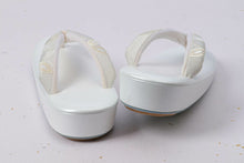 画像をギャラリービューアに読み込む, 七宝刺繍入り 鼻緒草履 衿秀 礼装用 白 着物 和服 和装 留袖 黒留袖 フォーマル 女性 レディース 鼻緒付き 入学式 卒業式 結婚式 色留袖 訪問着 七五三 単品 和装小物 女性 足に優しい ぞうり 着物用 草履 鼻緒 お稽古 着付け 長時間 疲れない 履きやすい お洒落