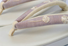 画像をギャラリービューアに読み込む, 草履 小花 刺繍入り 鼻緒草履 衿秀 着物 ぞうり 和服 刺繍 和装 小紋 紬 普段 フォーマル 七五三 お茶会 成人式 振袖 卒業式 結婚式 訪問着 付下げ 草履 履き 女性 レディース 普段 履き レディース 鼻緒 草履 女性 痛くない 単品 カジュアル