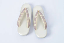 画像をギャラリービューアに読み込む, 草履 小花 刺繍入り 鼻緒草履 衿秀 着物 ぞうり 和服 刺繍 和装 小紋 紬 普段 フォーマル 七五三 お茶会 成人式 振袖 卒業式 結婚式 訪問着 付下げ 草履 履き 女性 レディース 普段 履き レディース 鼻緒 草履 女性 痛くない 単品 カジュアル