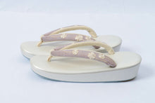 画像をギャラリービューアに読み込む, 草履 小花 刺繍入り 鼻緒草履 衿秀 着物 ぞうり 和服 刺繍 和装 小紋 紬 普段 フォーマル 七五三 お茶会 成人式 振袖 卒業式 結婚式 訪問着 付下げ 草履 履き 女性 レディース 普段 履き レディース 鼻緒 草履 女性 痛くない 単品 カジュアル