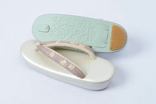 画像をギャラリービューアに読み込む, 草履 小花 刺繍入り 鼻緒草履 衿秀 着物 ぞうり 和服 刺繍 和装 小紋 紬 普段 フォーマル 七五三 お茶会 成人式 振袖 卒業式 結婚式 訪問着 付下げ 草履 履き 女性 レディース 普段 履き レディース 鼻緒 草履 女性 痛くない 単品 カジュアル