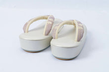 画像をギャラリービューアに読み込む, 草履 小花 刺繍入り 鼻緒草履 衿秀 着物 ぞうり 和服 刺繍 和装 小紋 紬 普段 フォーマル 七五三 お茶会 成人式 振袖 卒業式 結婚式 訪問着 付下げ 草履 履き 女性 レディース 普段 履き レディース 鼻緒 草履 女性 痛くない 単品 カジュアル