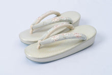 画像をギャラリービューアに読み込む, 桜の刺繍 鼻緒草履 衿秀 ブルー 青 着物 和服 刺繍 和装 普段 フォーマル レディース 普段 履き 鼻緒付き 卒業式 結婚式 訪問着 振袖 成人式 単品 カジュアル 和服 和装小物 女性 足に優しい 鼻緒草履 ぞうり 着物用 お稽古 着付け 長時間 疲れない 履きやすい お洒落