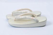 画像をギャラリービューアに読み込む, 桜の刺繍 鼻緒草履 衿秀 ブルー 青 着物 和服 刺繍 和装 普段 フォーマル レディース 普段 履き 鼻緒付き 卒業式 結婚式 訪問着 振袖 成人式 単品 カジュアル 和服 和装小物 女性 足に優しい 鼻緒草履 ぞうり 着物用 お稽古 着付け 長時間 疲れない 履きやすい お洒落