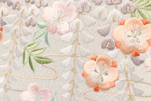 画像をギャラリービューアに読み込む, 桜 藤 松 刺繍 がま口 バッグ 和装 手提げ 衿秀 高級 フォーマル 鞄 着物 刺繍 訪問着 上質 単品 大人 女性 新品 着物用バッグ 和装用 七五三 結納 結婚式 バッグ 和柄 成人式 訪問着 振袖 入学式 卒業式 和装小物