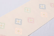 画像をギャラリービューアに読み込む, 名古屋帯 帯反物 西陣 薄いグレー 薄ピンク 華菱模様 名古屋帯 帯 未仕立て 九寸名古屋帯 なごや帯 おしゃれ カジュアル お洒落 高級 着付け レディース 付下げ 小紋 無地 きもの 着物 女性 和服 和装小物 着付け小物 単衣 袷