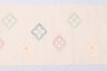 画像をギャラリービューアに読み込む, 名古屋帯 帯反物 西陣 薄いグレー 薄ピンク 華菱模様 名古屋帯 帯 未仕立て 九寸名古屋帯 なごや帯 おしゃれ カジュアル お洒落 高級 着付け レディース 付下げ 小紋 無地 きもの 着物 女性 和服 和装小物 着付け小物 単衣 袷