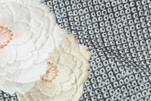 画像をギャラリービューアに読み込む, 絞り 綸子 刺繍 桜 名古屋帯 付下げ 小紋 紬 お茶席 未仕立て 反物 桜模様 さくら 高級 京都 有名 ブランド 野口 京友禅