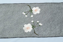画像をギャラリービューアに読み込む, 絞り 綸子 刺繍 桜 名古屋帯 付下げ 小紋 紬 お茶席 未仕立て 反物 桜模様 さくら 高級 京都 有名 ブランド 野口 京友禅