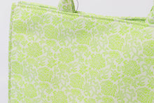 画像をギャラリービューアに読み込む, 品のある煌めき 和風 手提げバッグ a4 絹100% 金蘭 唐草地紋 日本製 着物 和装バッグ エコバック サブバッグ トート お茶席 お稽古 お出かけ 手提げ トートバッグ 布 丈夫 レディース フォーマル カジュアル 着物バッグ 利休バッグ