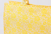 画像をギャラリービューアに読み込む, 品のある煌めき 和風 手提げバッグ a4 絹100% 金蘭 唐草地紋 日本製 着物 和装バッグ エコバック サブバッグ トート お茶席 お稽古 お出かけ 手提げ トートバッグ 布 丈夫 レディース フォーマル カジュアル 着物バッグ 利休バッグ