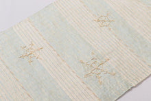 画像をギャラリービューアに読み込む, 京都西陣織物 名古屋帯 九寸 雪の結晶 帯 未仕立て 青 水色 ブルー 九寸名古屋帯 西陣織物 反物 新品 なごや帯 お洒落 色無地 無地 付下げ 小紋 おしゃれ カジュアル クリスマス 冬 冬季 雪