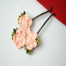 画像をギャラリービューアに読み込む, 髪飾り つまみ細工 花 桜 菊 簪 つまみ くろちく 普段使い 京都 着物 結婚式 髪飾り かんざし 簪 かわいい 花 ピンク 高級 和装用 着物 美容院 シンプル おしゃれ プレゼント 贈り物 ギフト 着物 和服 和装 ヘアアクセサリー 振袖 フォーマル カジュアル