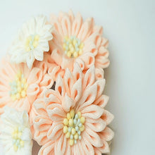 画像をギャラリービューアに読み込む, つまみ簪 お花 正絹 縮緬 白色 薄ピンク 花 つまみ 簪 つまみかんざし つまみ細工 振袖 十三参り 結婚式 成人式 かわいい ママ振り 卒業式 振袖ヘア 袴 ヘア 和装ヘア 和装 髪飾り かんざし 簪 着物 コーム Uピン 和装用 着物 訪問着 小紋 フォーマル ヘアアクセサリー