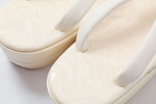 画像をギャラリービューアに読み込む, 草履 雨 雨用草履 光沢 白 ベージュ 衿秀 雨草履 爪付草履 厚底 雨の日 滑り止め 水 梅雨 着物 ぞうり 夏用草履 夏草履 夏用 和服 刺繍 和装 小紋 紬 フォーマル 七五三 お茶会 成人式 振袖 卒業式 結婚式 訪問着 付下げ 女性 レディース 女性 滑らない 通年 カジュアル