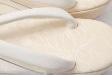 画像をギャラリービューアに読み込む, 草履 雨 雨用草履 光沢 白 ベージュ 衿秀 雨草履 爪付草履 厚底 雨の日 滑り止め 水 梅雨 着物 ぞうり 夏用草履 夏草履 夏用 和服 刺繍 和装 小紋 紬 フォーマル 七五三 お茶会 成人式 振袖 卒業式 結婚式 訪問着 付下げ 女性 レディース 女性 滑らない 通年 カジュアル