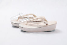 画像をギャラリービューアに読み込む, 滑らない草履 雨 雨用草履 光沢 白 ベージュ 衿秀 雨草履 爪付草履 厚底 雨の日 滑り止め 水 梅雨 着物 ぞうり 夏用草履 夏草履 夏用 和服 刺繍 和装 小紋 紬 フォーマル 七五三 お茶会 成人式 振袖 卒業式 結婚式 訪問着 付下げ 女性 レディース 女性 通年 カジュアル