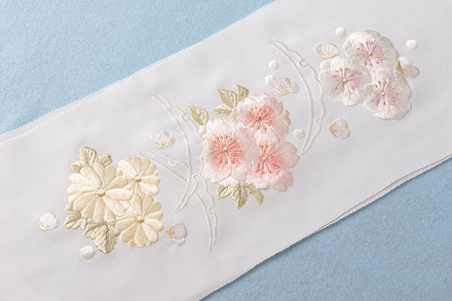 雪輪 花 刺繍 半衿 正絹 梅 菊 桜 春 白 衿秀 小紋 着物全般 普段 お稽古 生地 肌ざわり 衿元 綺麗 お出掛け 半襟 おしゃれ 成人 式  大人 子供 着物 半襟 成人式 十三参り 半衿 長襦袢 振袖 女性 和服 和装小物 フォーマル カジュアル 可愛い