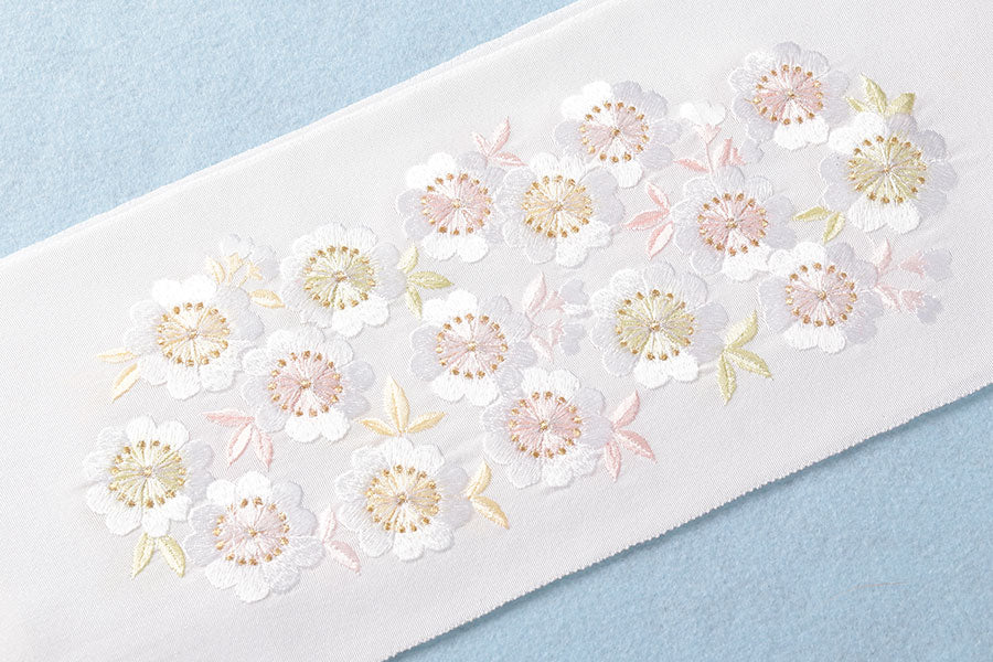 さくらさくら 刺繍 半衿 正絹 絹 花 春 白 加藤萬 華やか 小紋 着物