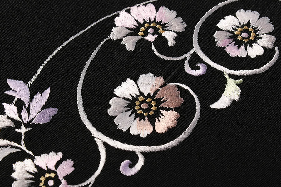 唐草模様 正絹半衿 刺繍入り 黒地 加藤萬 半襟 着物 おしゃれ 染