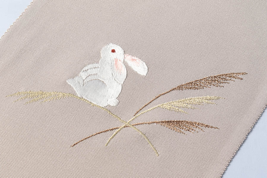 白　結城紬　うさぎ　刺繍　着物　単衣　正絹 白結城紬うさぎ刺繍着物単衣正絹