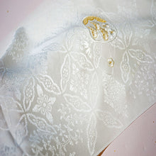 画像をギャラリービューアに読み込む, 帯揚げ 留袖 白 黒留袖 結婚式 フォーマル 正絹 結婚式用 留袖用 衿秀
