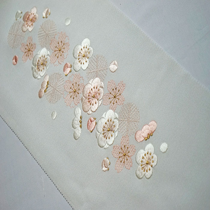 梅 桜 春 刺繍 正絹半衿 衿秀 刺繍入り 振袖 半襟 半衿 刺しゅう 着物 おしゃれ 女性 大人 普段 お稽古 高級 長襦袢 着物 きもの 女性  和服 和装小物 着付け小物 可愛い 衿 襟 訪問着 付下げ 紬 小紋 無地 成人式 卒業式 十三参り 袴姿 フォーマル 結婚式